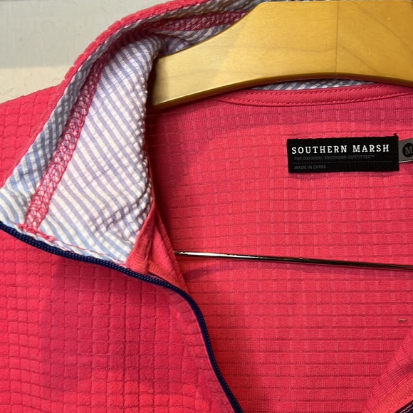 Southern Marsh FieldTec™ Dune Pullover Pink w/ Seersucker size Medium - Picture 4 of 10